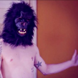 Das „Barely Innocent“-Video ist da!
